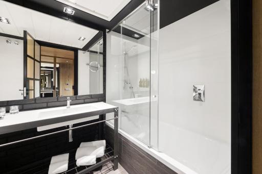 The Corner Hotel - Housity