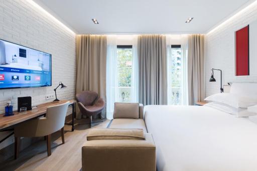 The Corner Hotel - Housity
