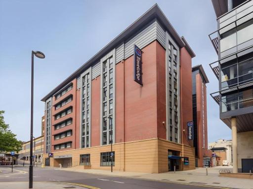 Travelodge Sheffield Central - Housity