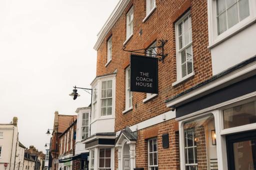 The Coach House - Housity