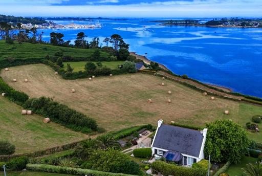 Maison vue mer incroyable 180 degrés , accès direct plage et GR34 - Housity