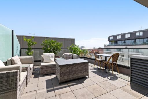 Modern Quiet 1 & 2 Bed Apt Opposite Albert Park - Housity