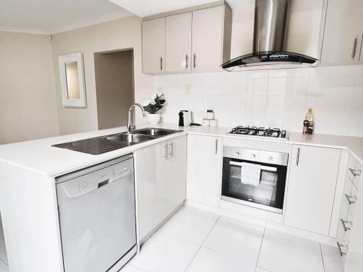 1 Sparkling Sanctuary Joondanna 3BR 2BA & Parking - Housity
