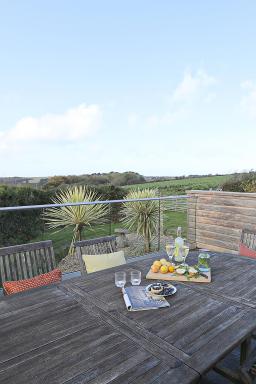 Trotters barn conversion on edge of Mount Hawke - Housity