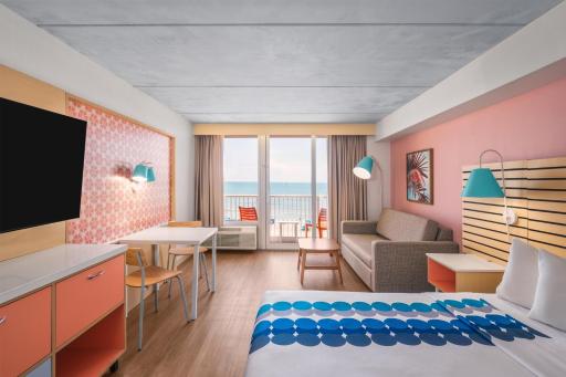 Golden Sands Oceanfront Hotel - Housity
