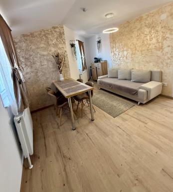 Jokai Apartments Nr9, code entry - Housity