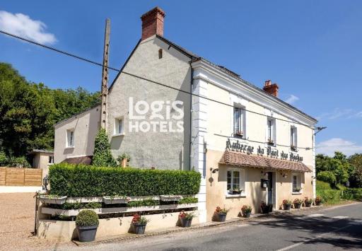 Logis Hôtel Auberge du Port des Roches - Housity