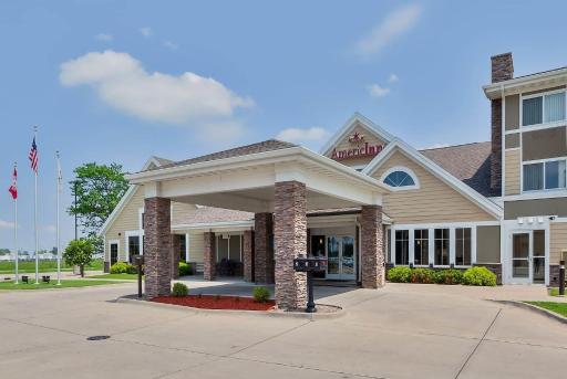 AmericInn by Wyndham Monmouth - Housity