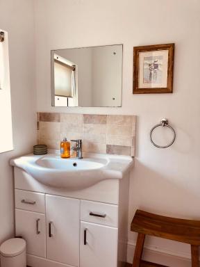 StarLight A Cosy 2 Bedroom House in Portishead - Housity