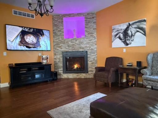 9 Bedroom Saratoga Home with Heated Pool, HotTub By Skiing, Track, Beach, Lake, SPAC, Golf, Town, And Lake George! - Housity