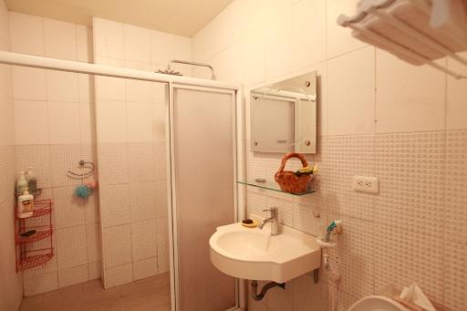 5 Loaves 2 Fish B&B - Housity
