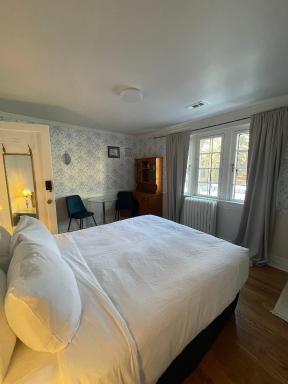 Ambassador B&B - Housity