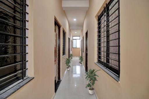 Flagship R K Guest House - Housity