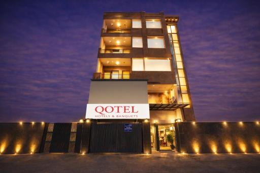 Qotel Hotel Signature BNB-Ashok Vihar - Housity