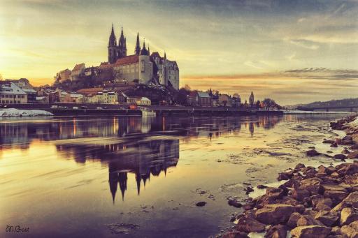 zu den blauen Schwertern - Housity