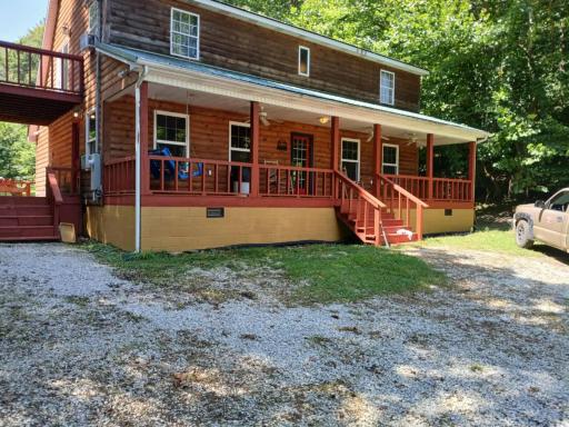The Bunkhouse - 3 BR, 2 BA Deluxe Cabin - Housity