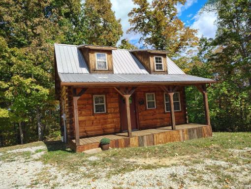 The Hampton - An Amish Built Deluxe Log Cabin - Housity