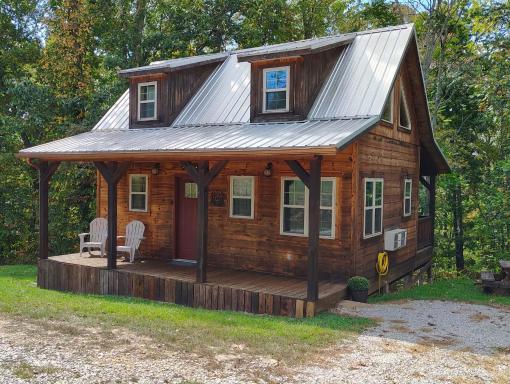 The Frontier - An Amish Built Deluxe Cabin - Housity
