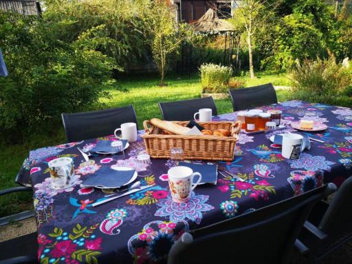 Chambre cocon table d'hôte avec jardin à la campagne le nid qui danse vers Vesoul de 1 à 3 personnes - Housity