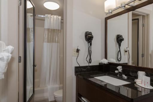Ramada by Wyndham Boston - Housity