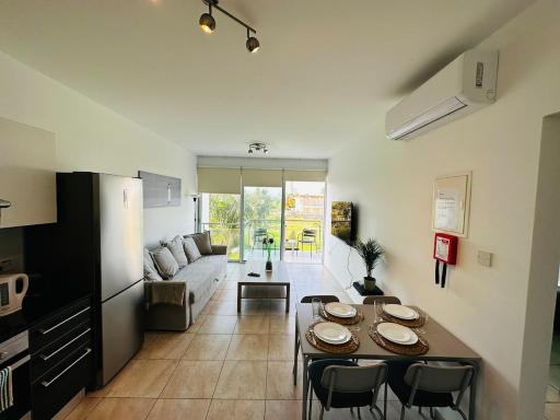 Beachfront Beachfront Seaview Apartment - Housity