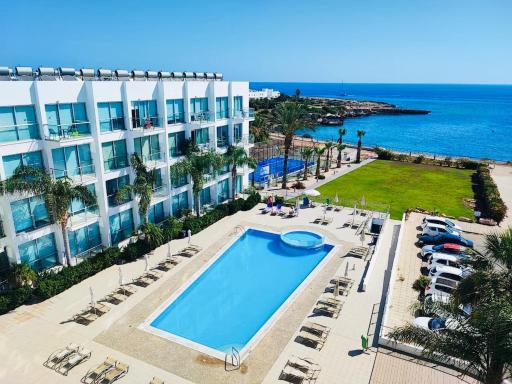 Beachfront Beachfront Seaview Apartment - Housity