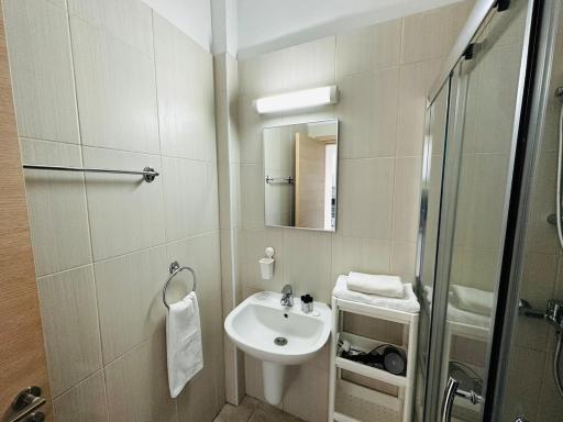 Beachfront Beachfront Seaview Apartment - Housity