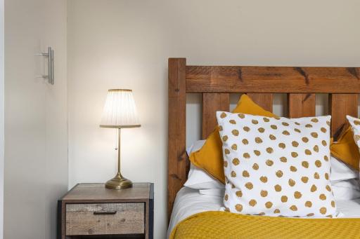 Park Crescent Lodge - Quaint Victorian Home With Free Parking - Housity