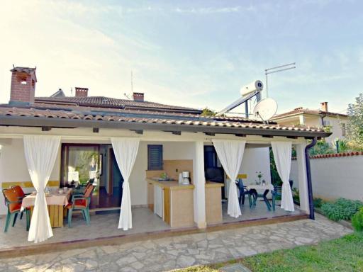 Apartment Vedrana 4 by Interhome - Housity