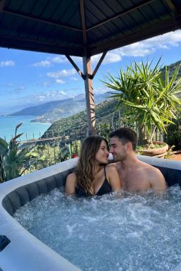 B&B Roomantic & Piscina Idromassaggio - Housity