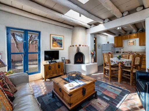 Casita Don Manuel, 1 Bedroom, Sleeps 2, Private Yard, Grill, Kiva Fireplace - Housity