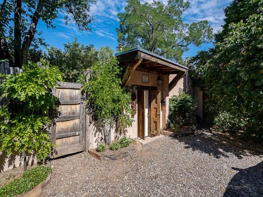 Casita Don Manuel, 1 Bedroom, Sleeps 2, Private Yard, Grill, Kiva Fireplace - Housity