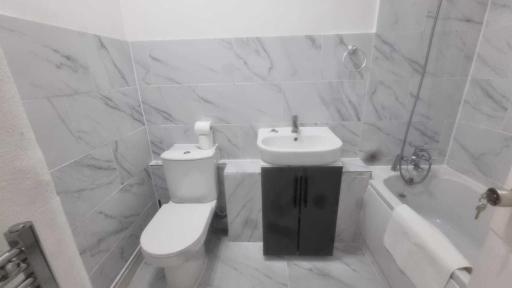 Extra Large One Bedroom Flat with Parking - Hizvo