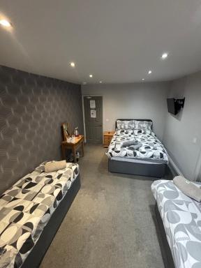 Airport Tavern Accommodation - Housity