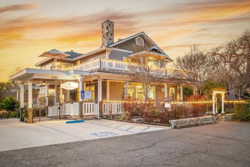 Polo House and Bungalows - Housity