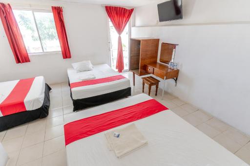 HOTEL LOS CEDROs - Housity
