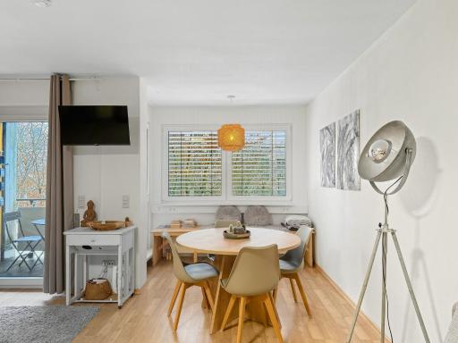 Studio near Altstadt /w Workspace, Feng-Shui & Art - Housity