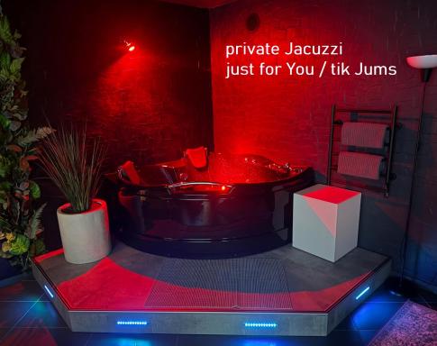 Jacuzzi Cinema loft - Housity