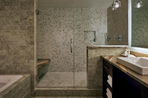 Loews Chicago Hotel - Housity