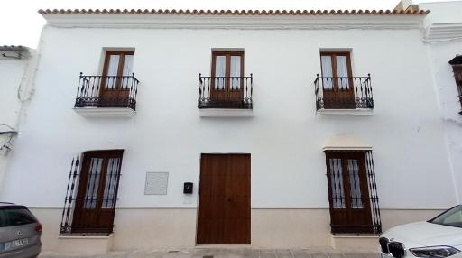 CASTRO Suites Osuna - Housity