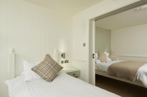 The Cricket Inn - Housity