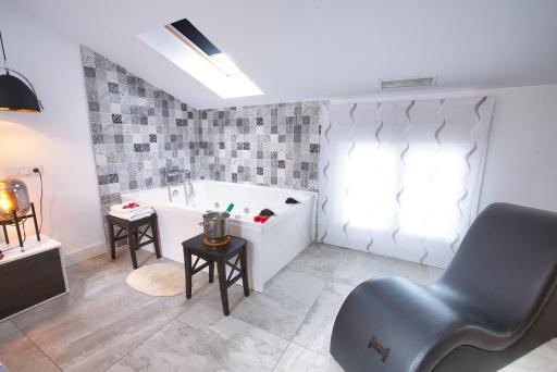 Apartamentos Hostal Cabañas - Housity