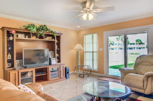 4 A, Three Bedroom Townhome - Housity