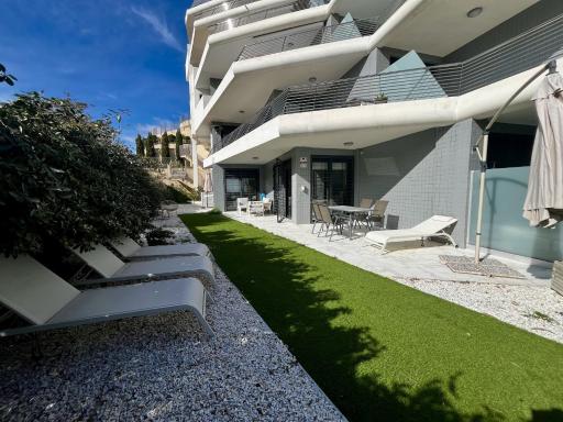 Infinity luxury sea view apartment with private garden - Housity