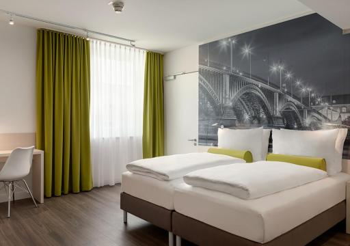 Super 8 by Wyndham Mainz Zollhafen - Housity