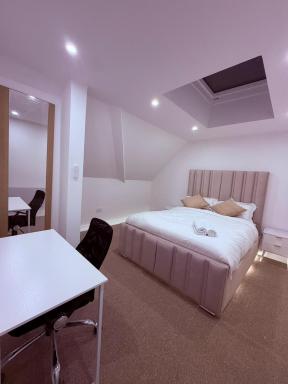 Premium Apartment with Dover Castle Views, Central Dover - Housity