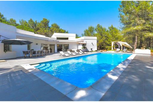 Beautiful villa with Private Wood - Housity