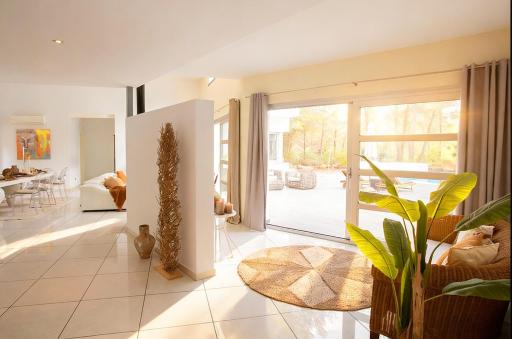 Beautiful villa with Private Wood - Housity