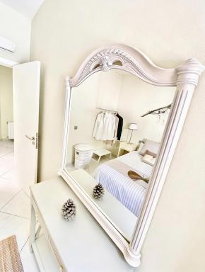 Beautiful villa with Private Wood - Housity