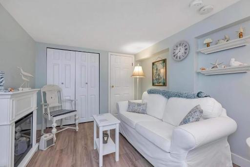 Quaint 1 bedroom lower suite in Victoria, BC - Housity